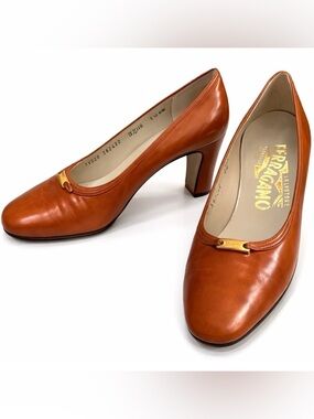 Vintage Salvatore Ferragamo Cognac Leather Pumps Gold Logo Italy 8.5AA Narrow